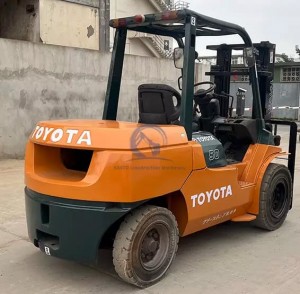 Toyota 5-ton Used forklift with strong carrying capacity